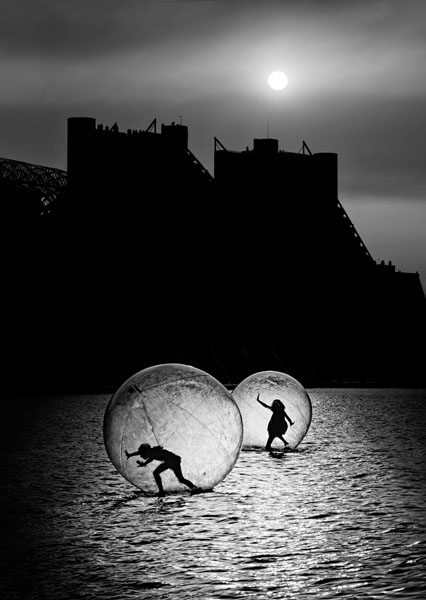 Photograph Juan Luis Duran In The Bubble on One Eyeland